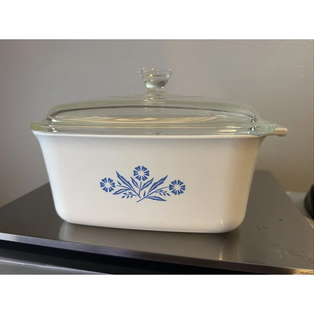 Corning Ware 1 1/2 quart casserole dish with lid White Blue